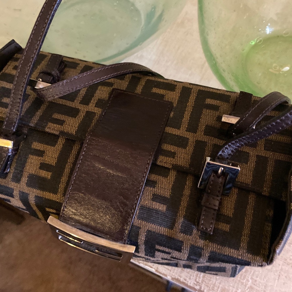 Vintage Fendi bag!  Great condition!!! - Picture 8 of 8